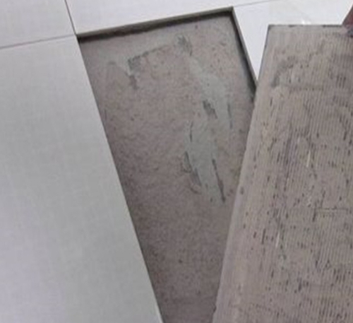 湛江瓷砖空鼓维修公司分享瓷砖铺贴时如果打浆（即涂抹在瓷砖背面和基层上的砂浆或瓷砖胶）过少，会带来以下问题